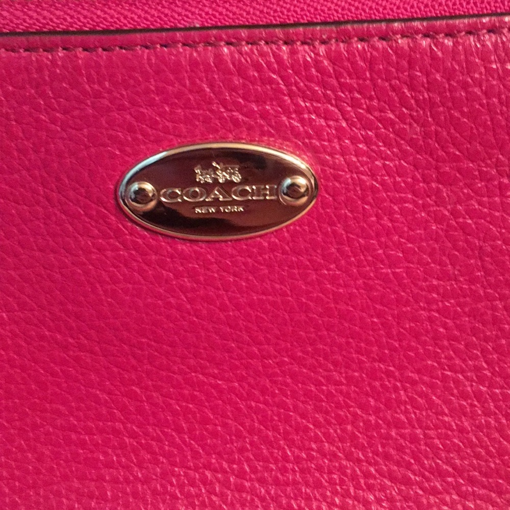 Coach fuschia Pebbled leather chain Bag wallet - Picture 2 of 6